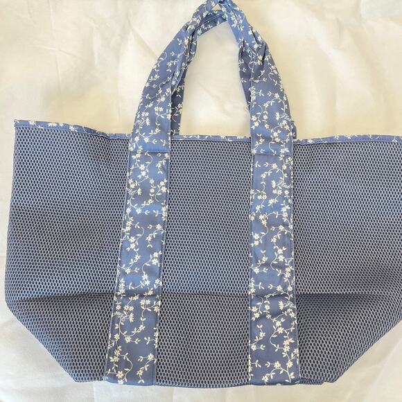 Victoria's Secret Pink Blue Mesh Tote Weekender Bag Floral Trim - Picture 6 of 7